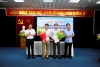 Chủ tịch HĐQT và TGĐ trao quyết định và tặng hoa cho 02 Phó Tổng giám đốc Đinh Ngọc Đàn ( thứ 2 từ trái sang) và Quách Bá Vương ( thứ 3 từ trái sang)