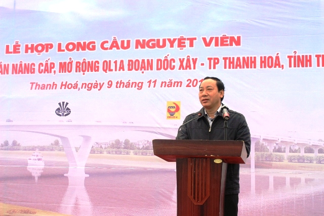 Thứ trưởng Nguyễn Hồng Trường phát lệnh hợp long cầu Nguyệt Viên
